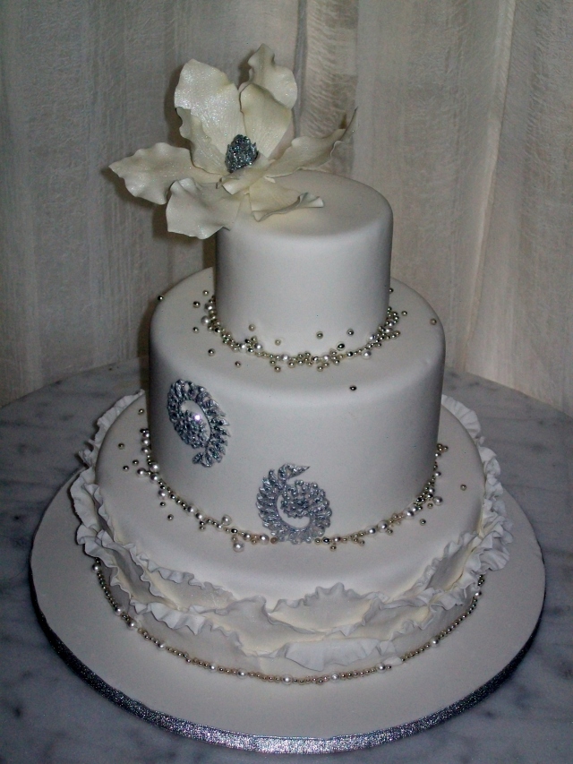 Magnolia wedding Cake